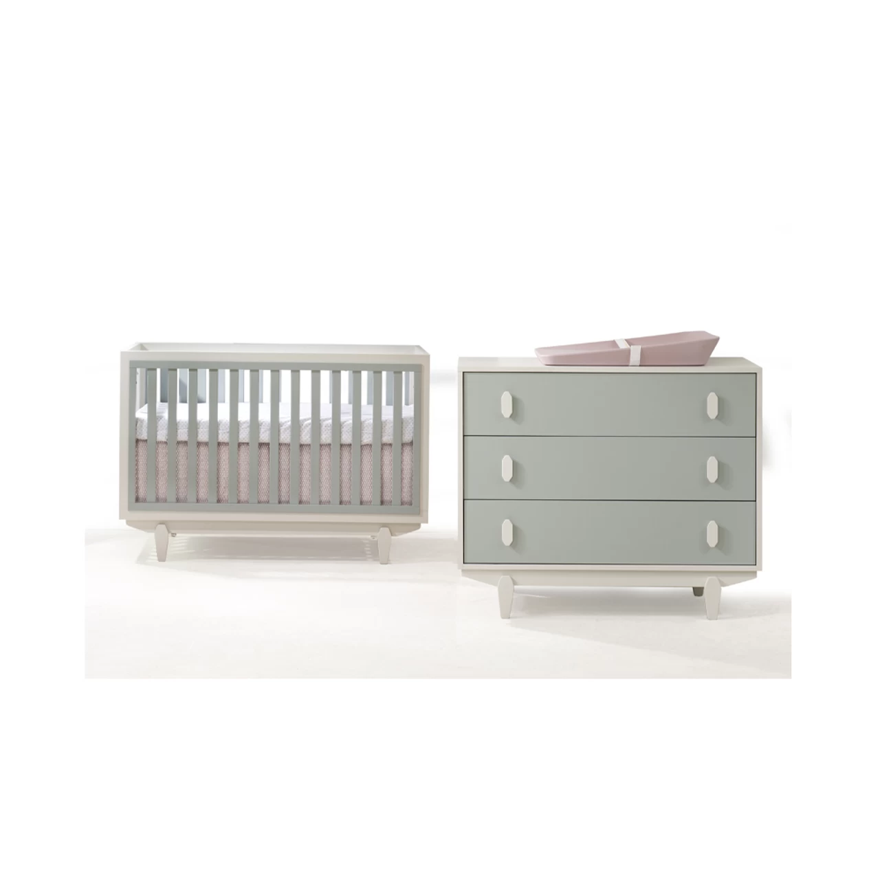 Natart Tate Classic Crib & 3 Drawer Dresser XL