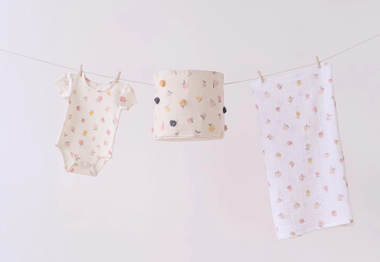 Pehr Pom Pom Pint Strawberry Fields - Image 4