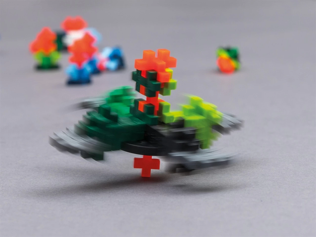 Plus-Plus 200PCS Learn To Build/Spinning Top Challenge - Image 2